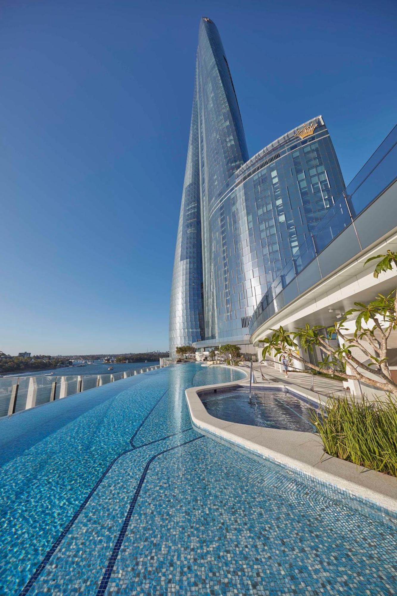 Crown Towers Sydney Hotel Екстериор снимка The pool at the top of the tower